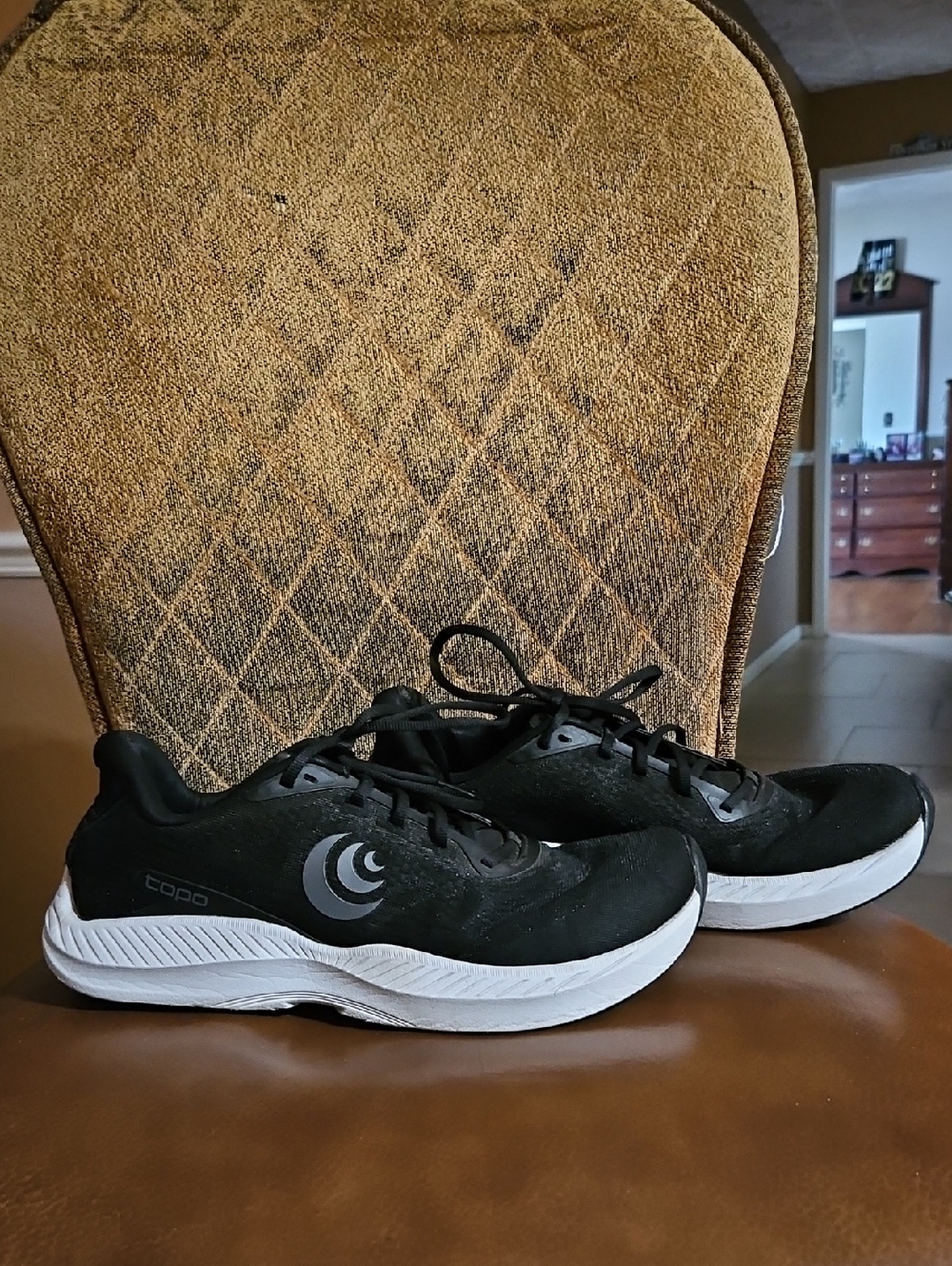 Topo Athletic Fli-Lyte 5 Black White Lace Up Sneakers Running Shoes
